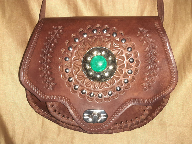 Bolso de piedra forma hoja