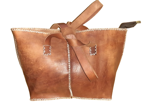 Bolso mediano de vacuno con hilo blanco