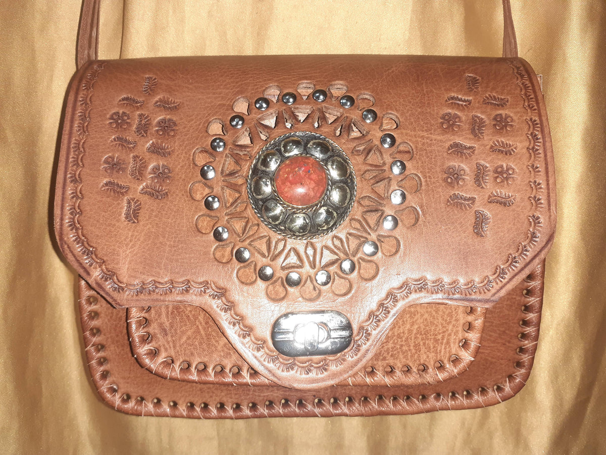 Bolso Cuadrado labrado piedra click