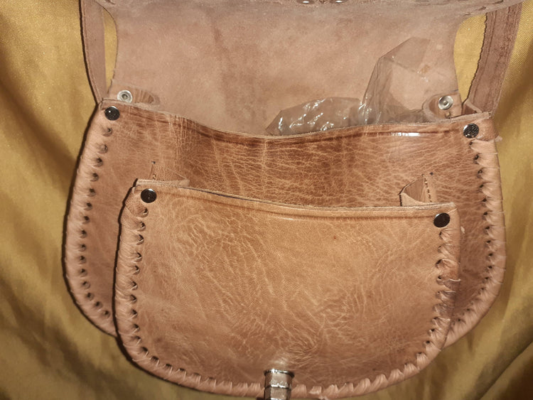Bolso de piedra forma hoja