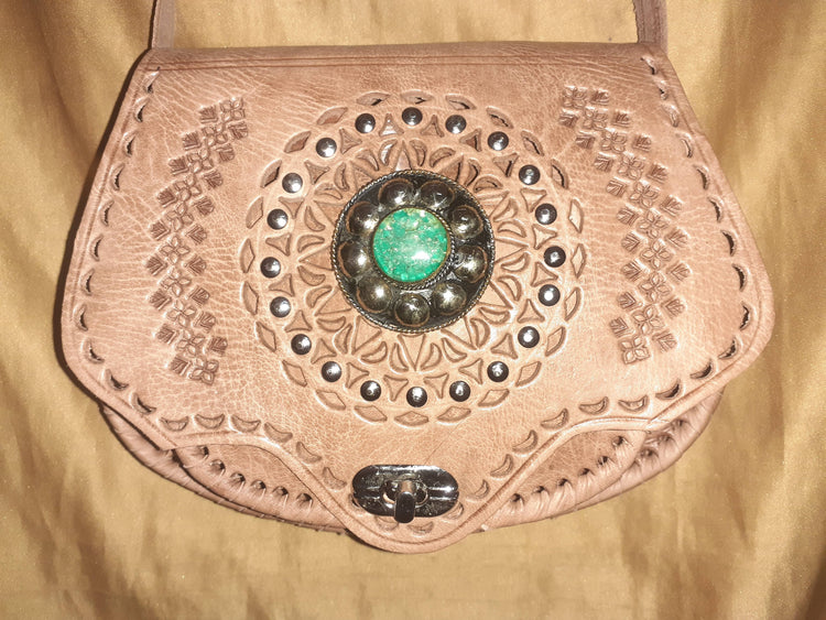 Bolso de piedra forma hoja