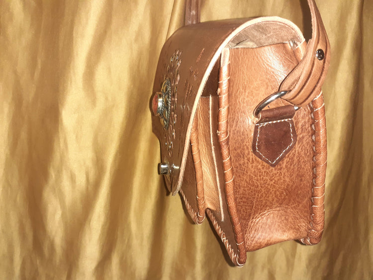 Bolso Cuadrado labrado piedra click